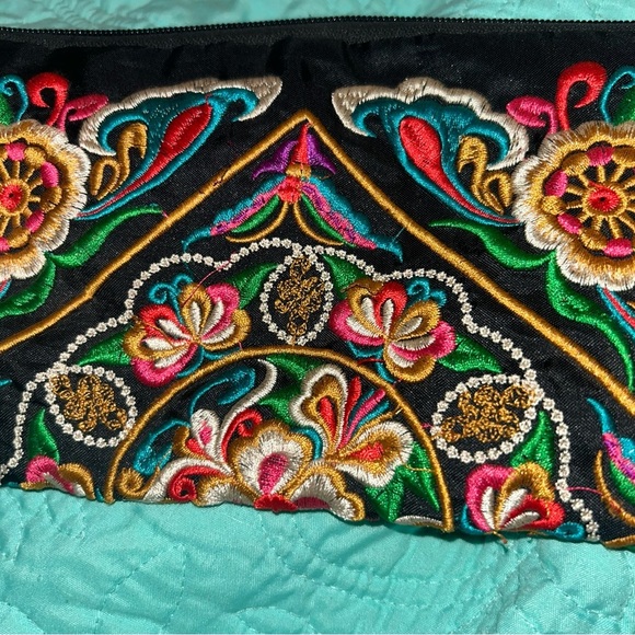Black Colorful Clutch Wristlet Flower Embroidered Clutch - Picture 8 of 10